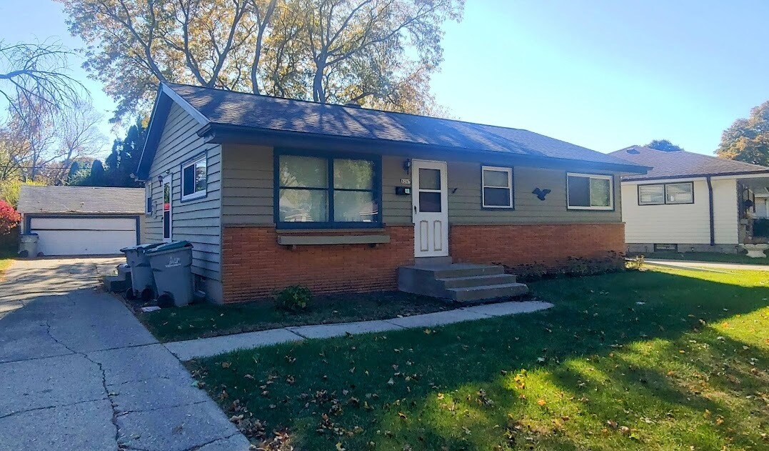 Primary Photo - 8207 W Lynmar Terrace