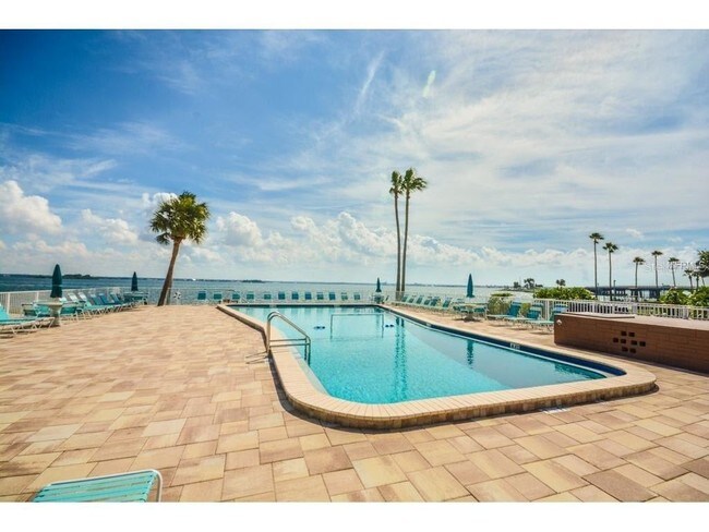 Foto del edificio - 2 Causeway Blvd