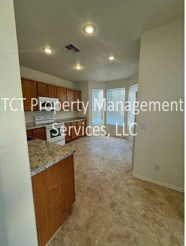 Foto del edificio - Cozy Three Bedroom House in Gated Mesa Community