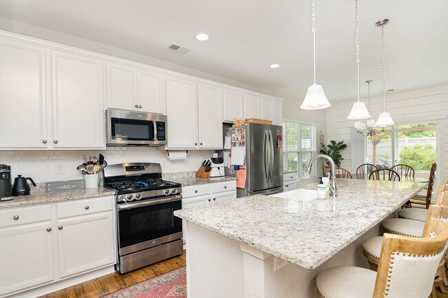 Foto del edificio - 5025 Shell Cove Ln