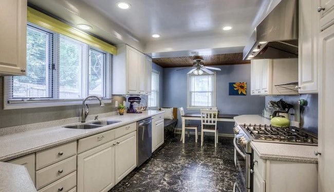 Building Photo - Charming 2 Bedroom In Benson!!