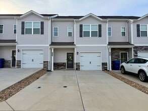 Building Photo - 1047 Saylors Pl