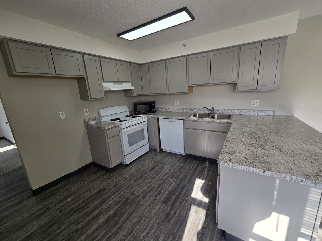 Primary Photo - 60 Miller Ave SW