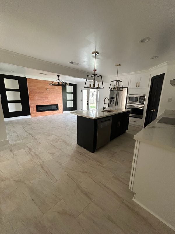 Building Photo - 4819 Lurline St