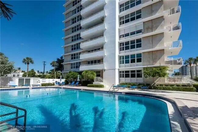 Foto del edificio - 888 Intracoastal Dr