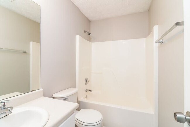 Foto del edificio - Newly Renovated! Available for immediate m...