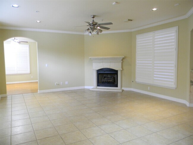 Foto del edificio - 4302 Lake Walk Ct