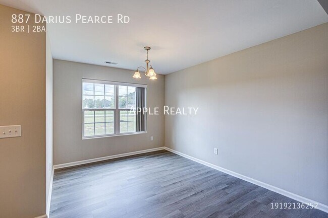 Foto del edificio - 887 Darius Pearce Rd