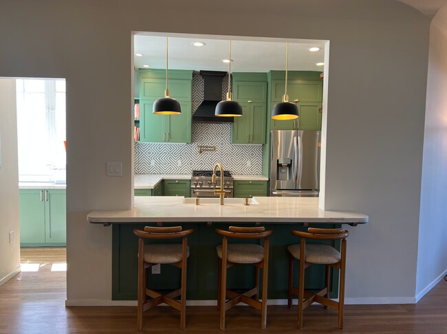 Bar Seating in Kitchen - 37 Alma St