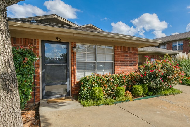 Leasing Office - Grand Off Western