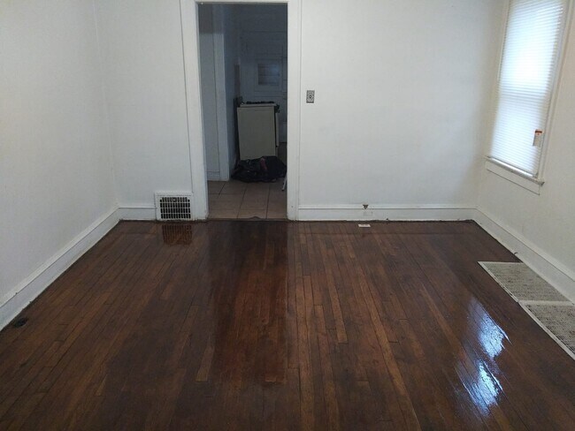 Building Photo - 6227 Forest Ave