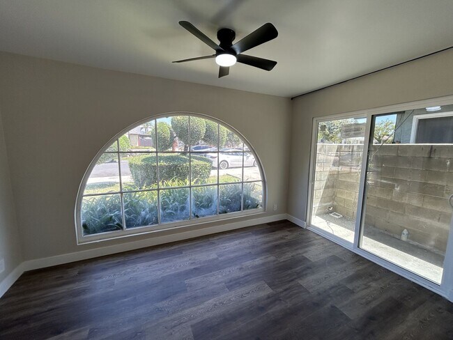 Foto del edificio - Completely Remodeled 3 Bed 2 Bath Apartment in La Habra