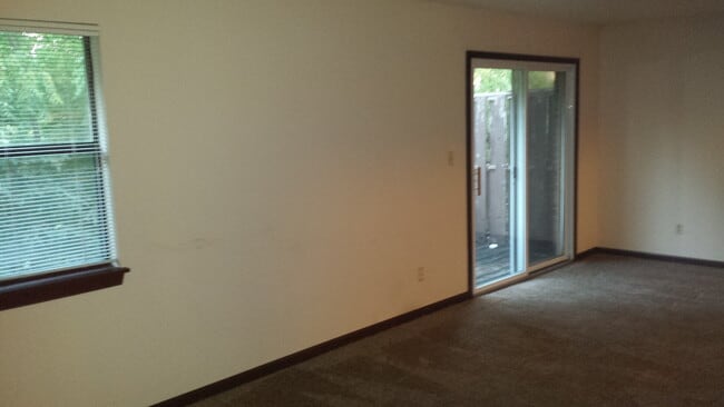Building Photo - 505 Columbia Dr