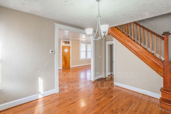 Photo - 4809 Arabia Ave House