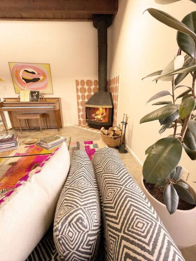 Foto del edificio - 2845 Agua Fria St