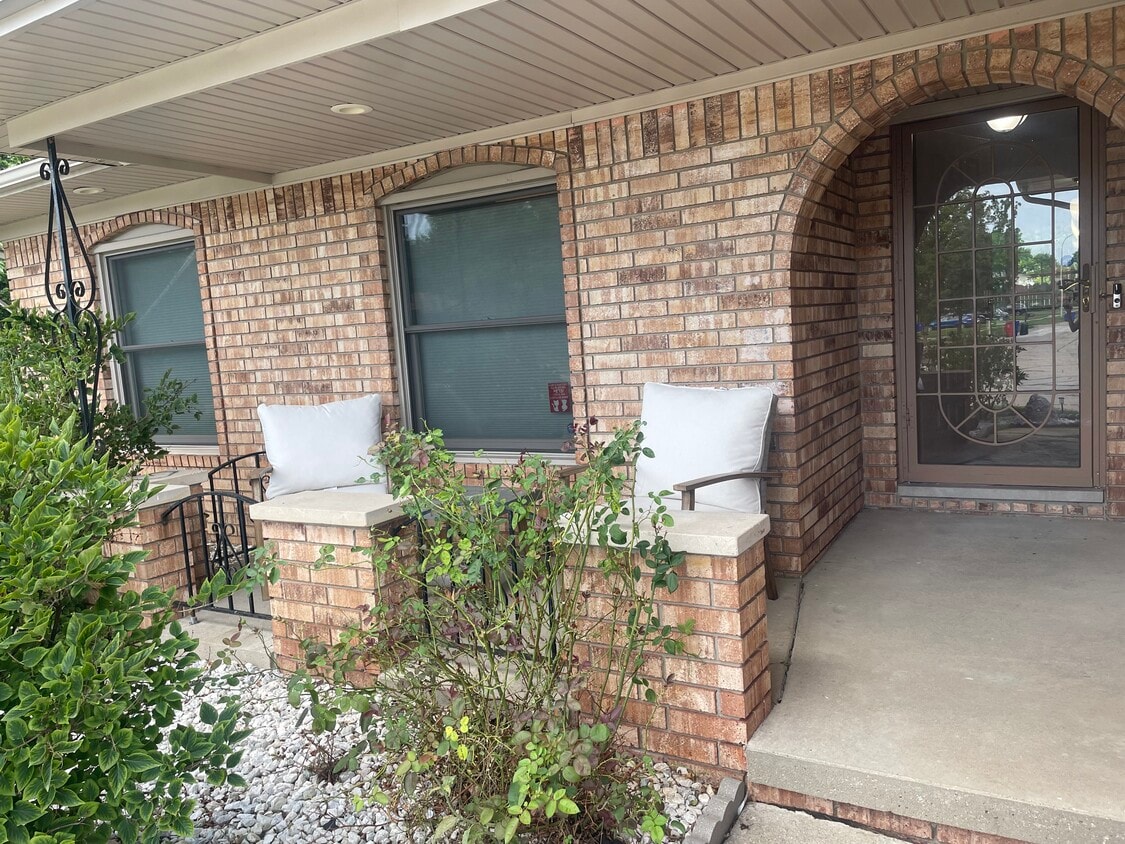 32061 Lincolnshire Ln, Fraser, MI 48026 House Rental in Fraser, MI