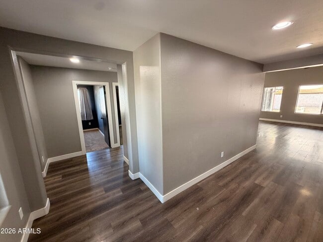 Foto del edificio - 25517 W Forest Grove Ave