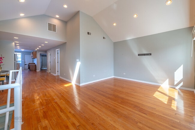 Foto del edificio - 524 N Ashland Ave