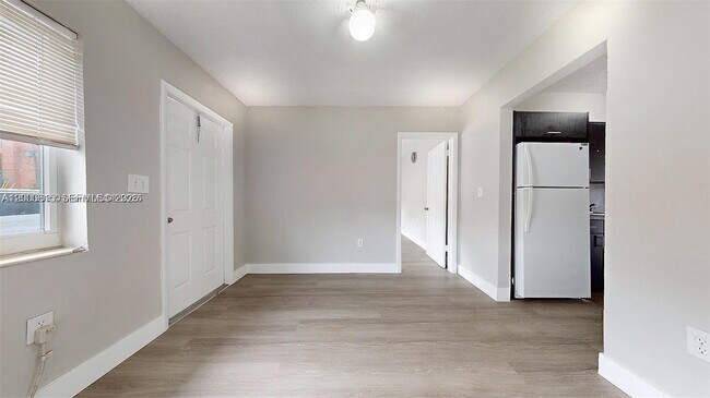 Foto del edificio - 891 SW 5th St