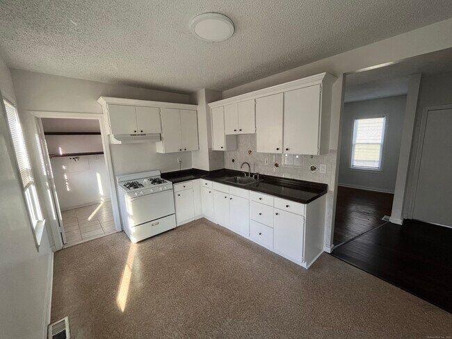 Foto del edificio - 236-240-240 Lindley St