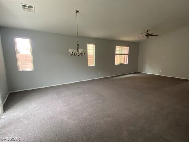 Foto del edificio - 7242 Summer Grove Ave