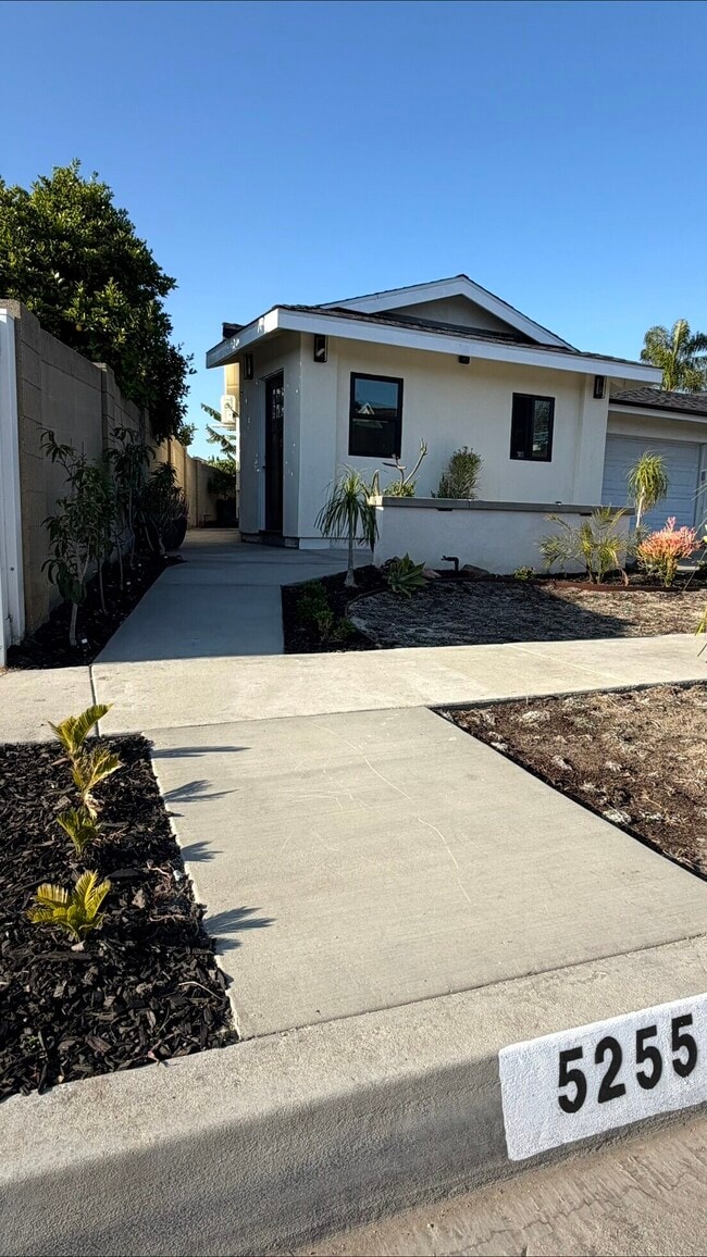 Building Photo - 5255 Kenilworth Dr
