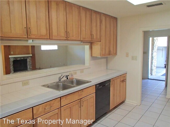 Foto del edificio - 3 br, 2 bath House - 708 Oak Crest
