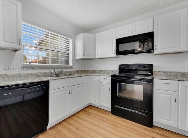 Foto del edificio - 13561 SW 62nd St