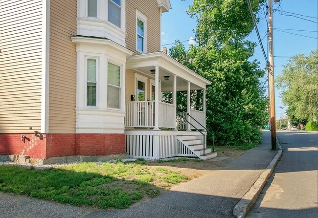 Building Photo - 110 Graham St Building Photo - 110 Graham St