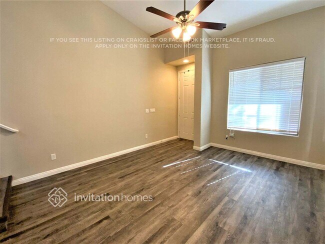 Foto del edificio - 9132 Little Horse Ave