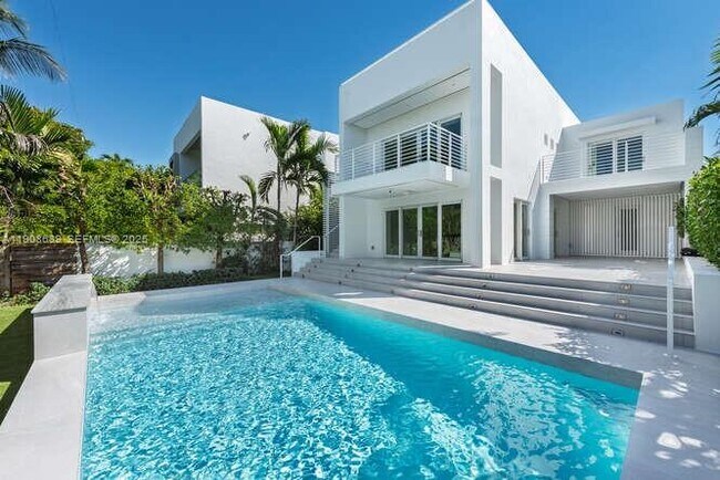 Foto del edificio - 1325 Bay Dr