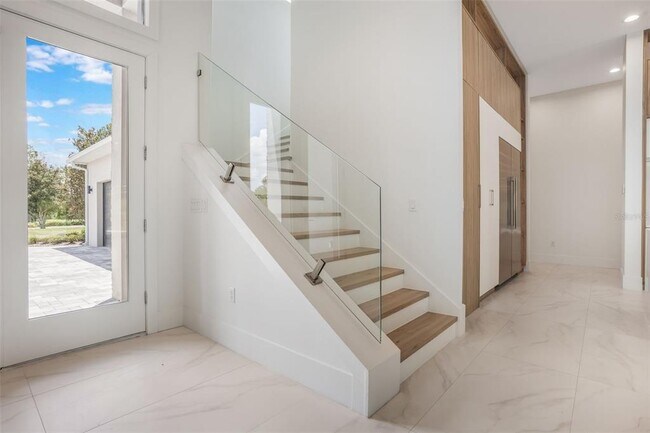 Building Photo - 16110 Pendio Dr