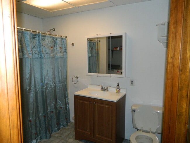 Bathroom - 7 Abington Street