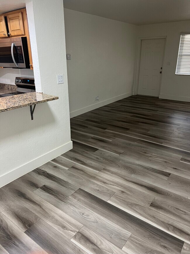 Foto del edificio - 5829 NW 22nd Ct