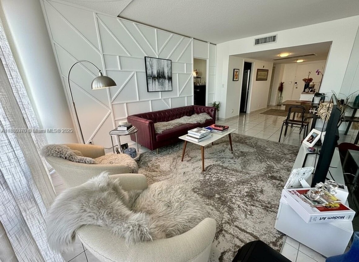 Foto principal - 900 Bay Dr