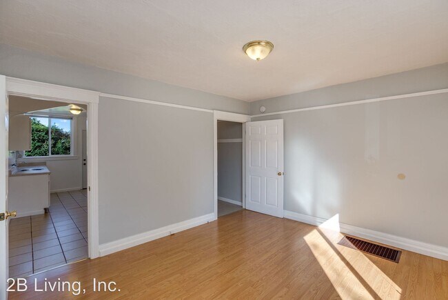 Building Photo - 2674 Sacramento St