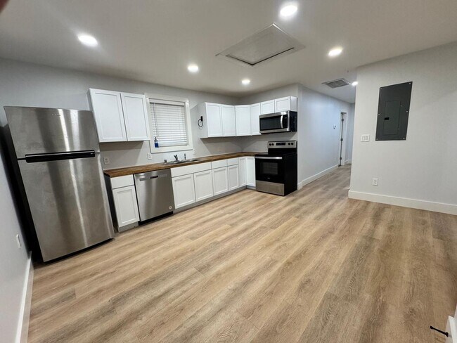 Building Photo - Georgetown Modern Duplex                 2...