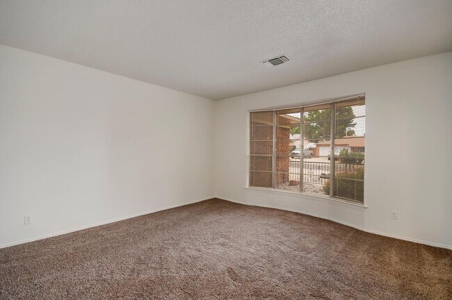 Building Photo - 11213 Nassau Dr NE