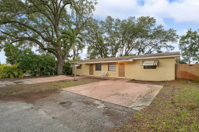 Building Photo - 6144 SW 30th St