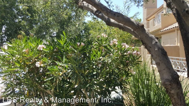 Building Photo - 23921 Del Monte Dr