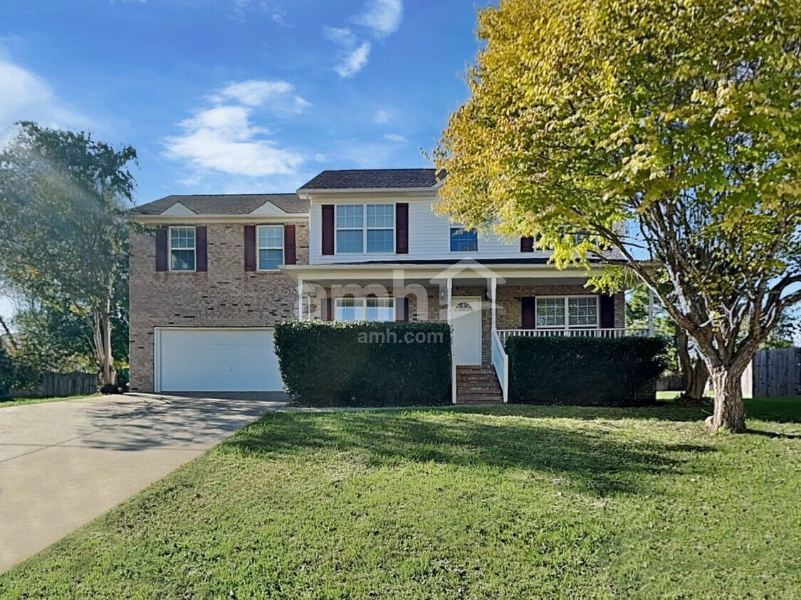 Foto principal - 204 Bates Ct