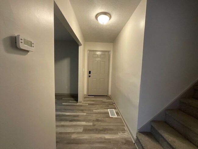 Building Photo - 2356 Clifton Springs Manor