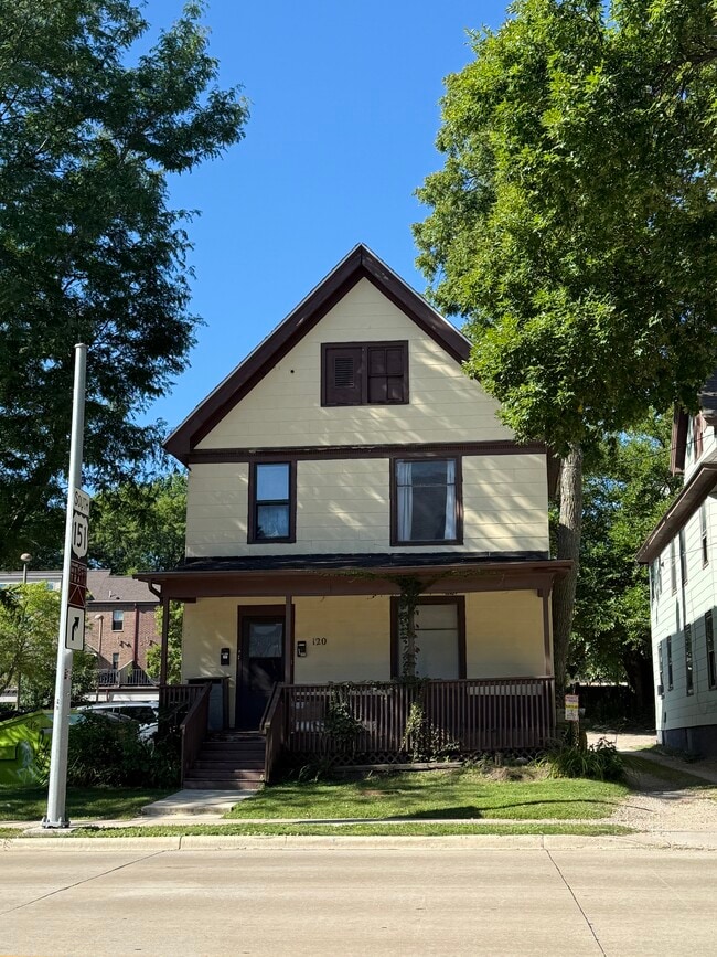 Foto del edificio - 120 S Blair St