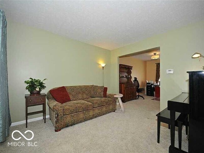 Building Photo - 5913 Sandalwood Dr