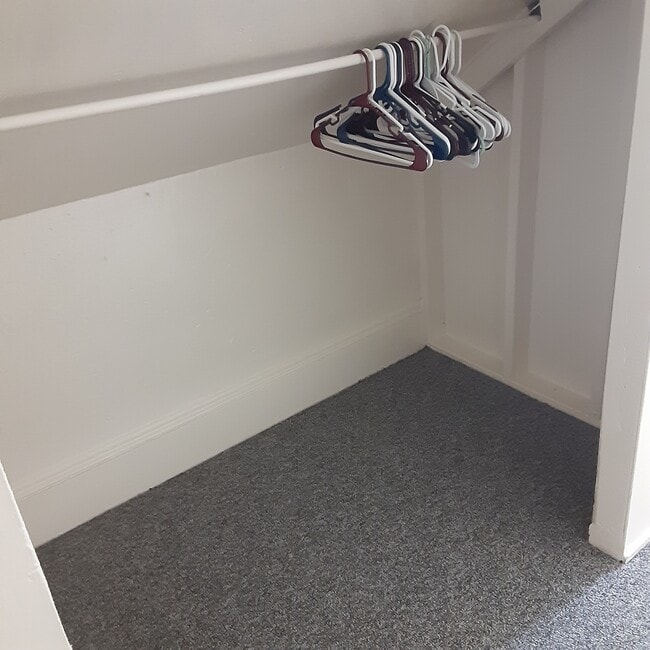 Building Photo - 105 Somerset St