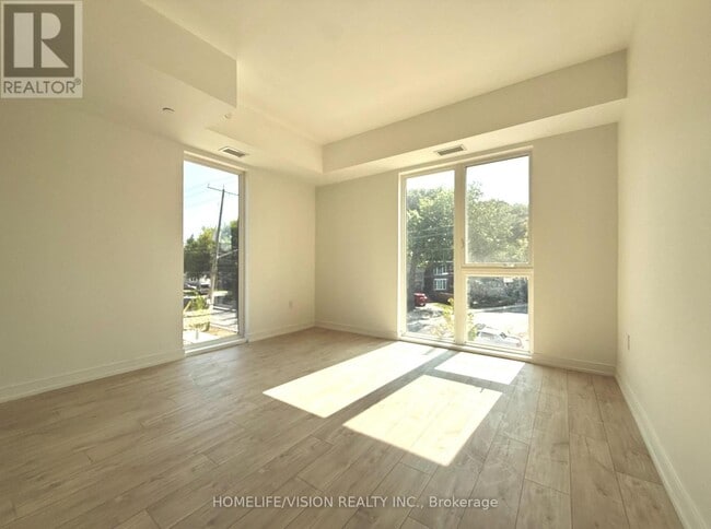 Building Photo - 170-170 Clonmore Dr