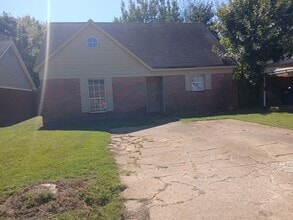 Building Photo - 2635 Brachton Cove E