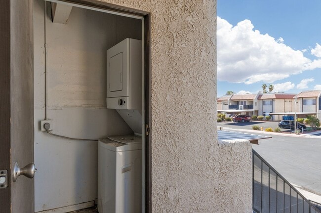 Building Photo - 1676 Jupiter Ct