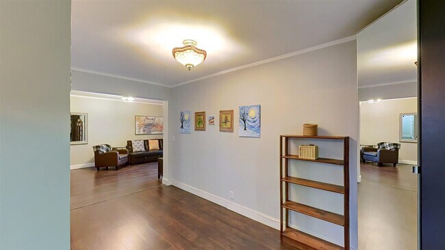 Foto del edificio - 8300 Boulevard E