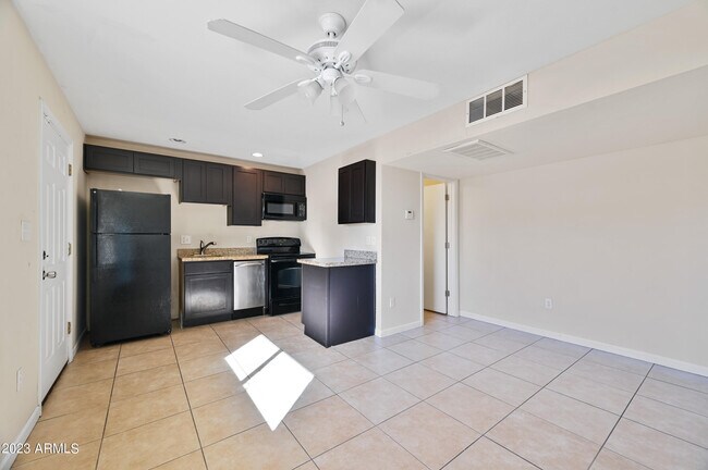 Foto del edificio - 3949 E Earll Dr